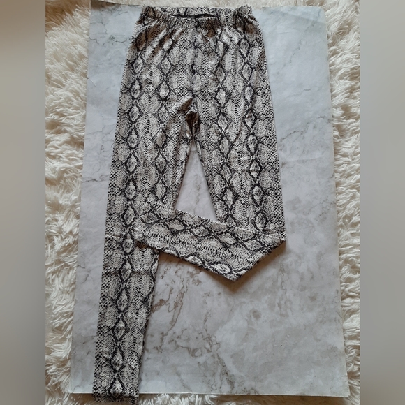 🆕️ Snakeprint Leggings - Picture 1 of 7